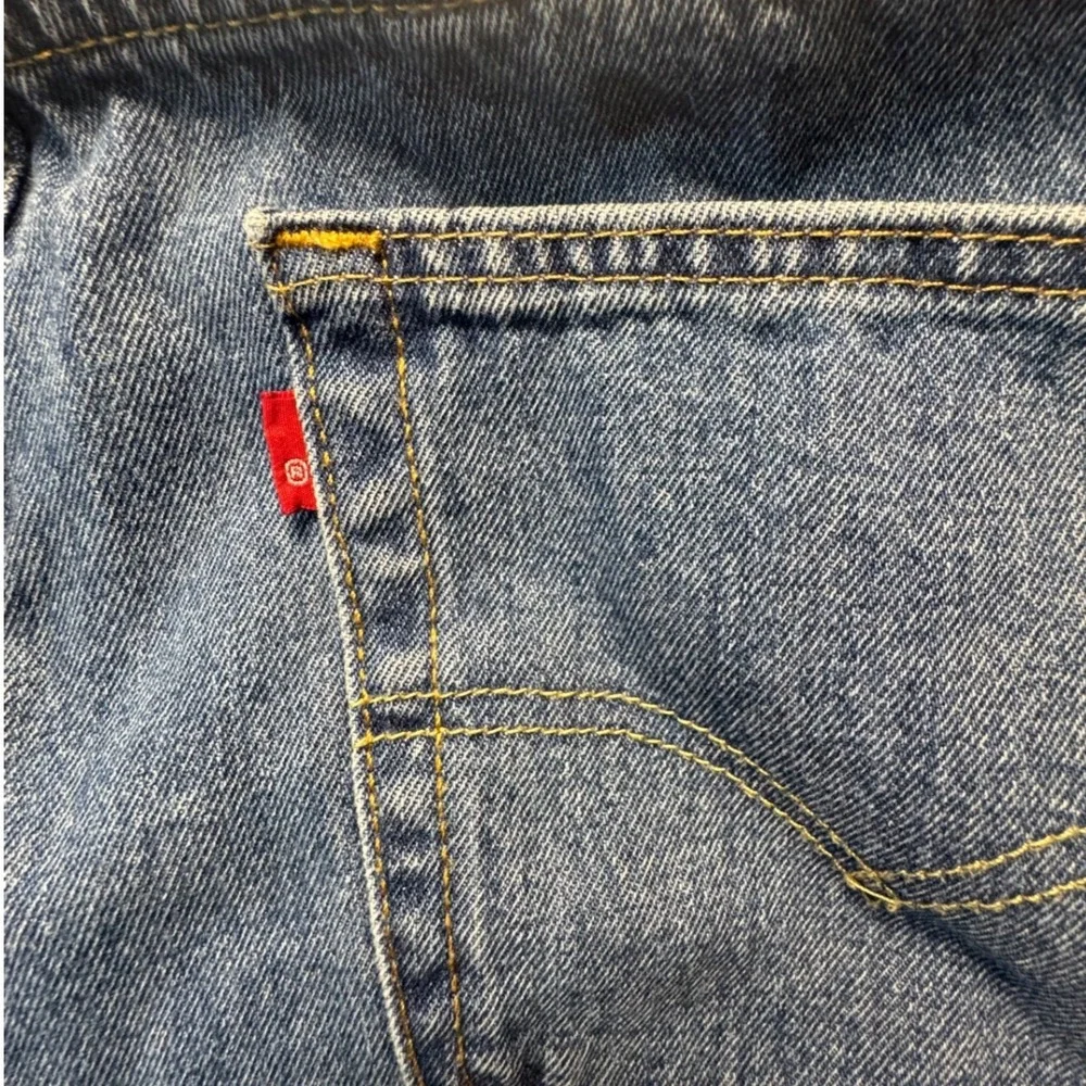 Levi's 550 Relaxed Fit Jeans Men's 38x30 Light Wash Blue Denim Blank Red‎ Tab